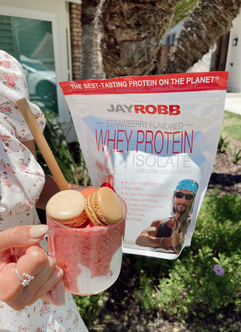 Macaron Strawberry-Coconut Smoothie
