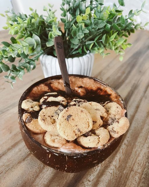 Dark Chocolaty Chip Smoothie Bowl - Jay Robb Protein